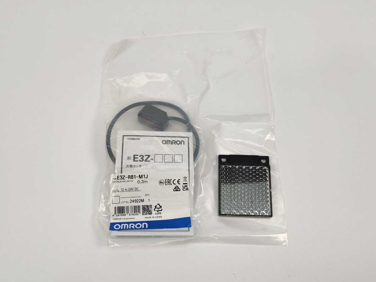 OMRON E3Z-R81-M1J Photoelectric Switch 0.3m + E39-R10