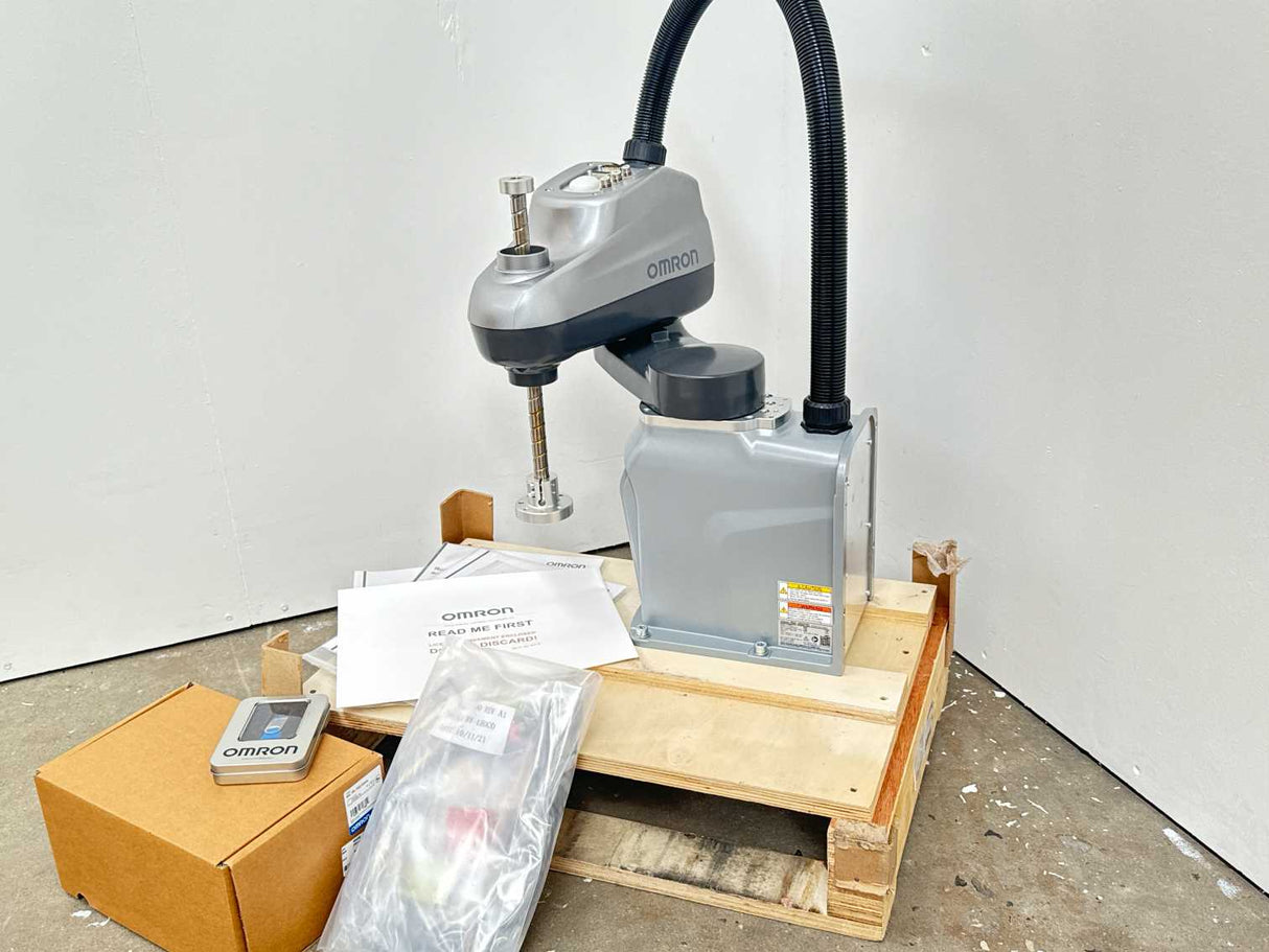 OMRON RS4-2053102 i4-350L Scara w/ 19354-010 Controller & front panel Kit