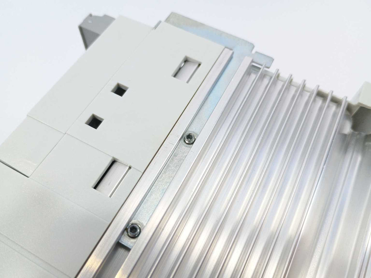 LENZE E82EV551C4C906 00490571 8200 Vector