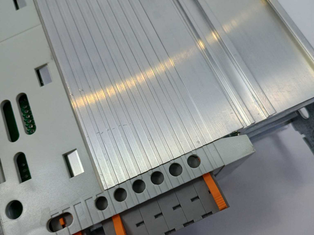 LENZE E82EV551C4C906 00490571 8200 Vector