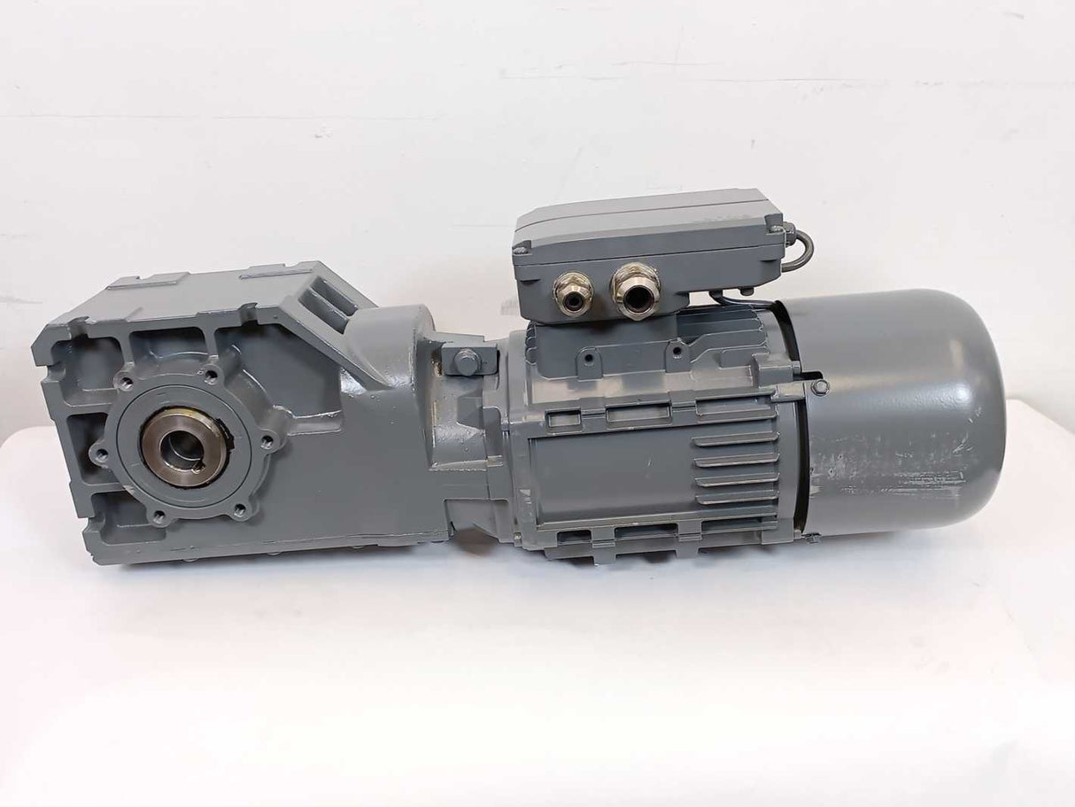 LENZE M55BP080M045EF05C 0,75kW Motor w/ G50BB124MHBR2C00 i=37,967 Gearbox