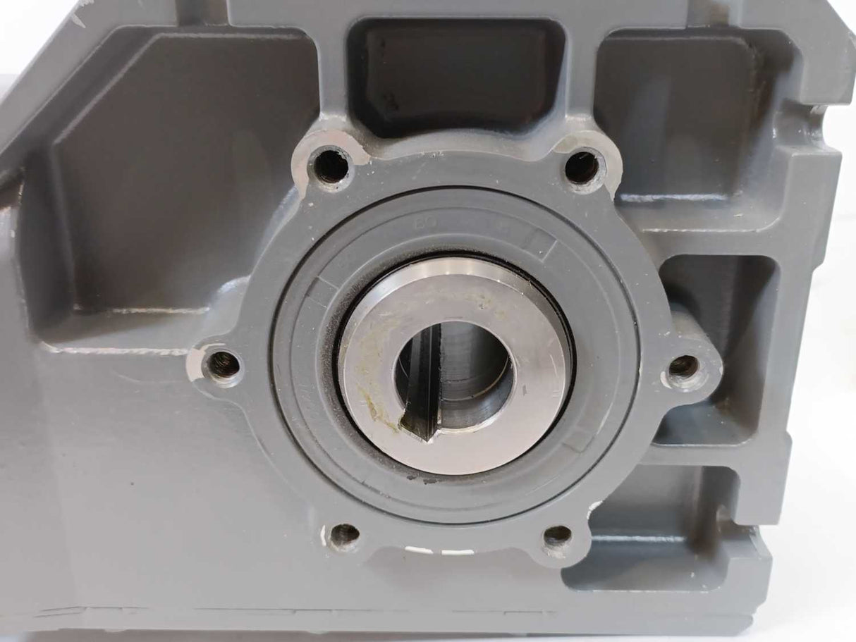 LENZE M55BP080M045EF05C 0,75kW Motor w/ G50BB124MHBR2C00 i=37,967 Gearbox