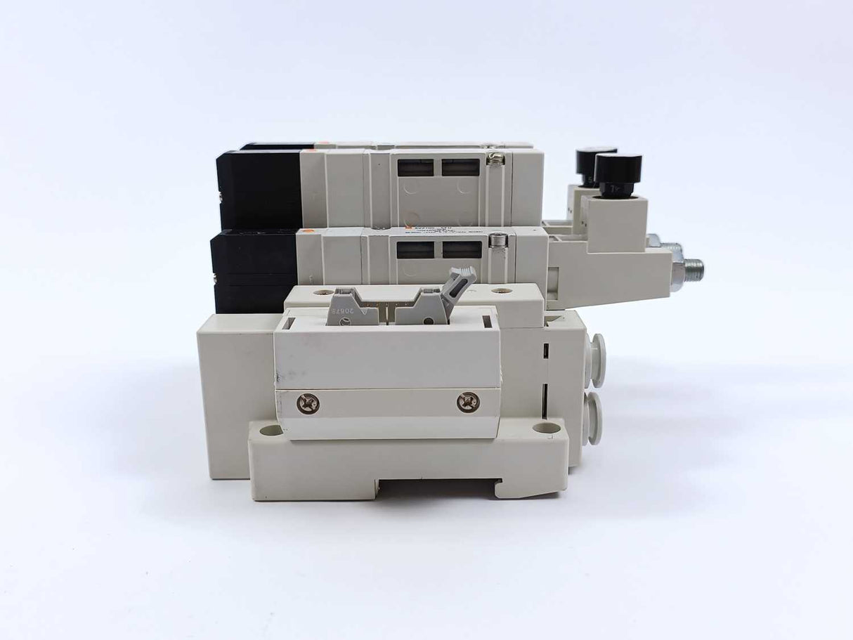 SMC Pneumatics SV2100-5FU Valve Manifold w/ 2x SV2000-00-P