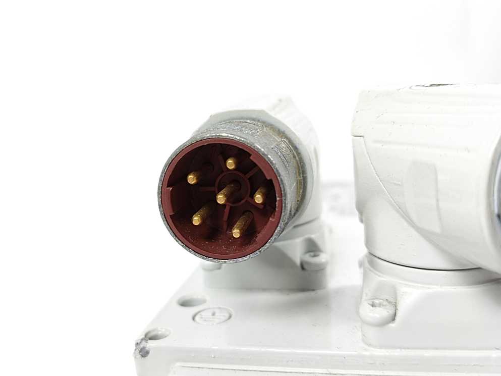 LENZE MCS 09F38-RS0P1-B14N-ST6S00N-R0XY 13293150 Servo Motor 330V 2.5A