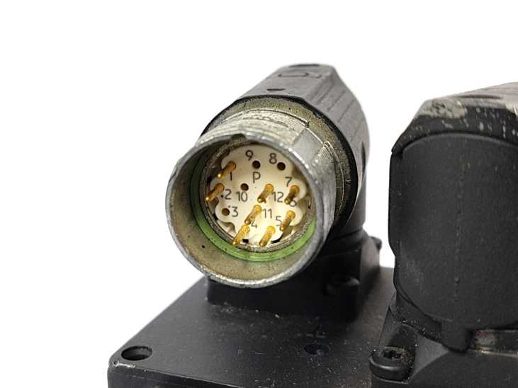 LENZE MCS 09D41-RS0P1-A14N-ST5800N-R08U 15137420 Servo Motor 320V 2.3A
