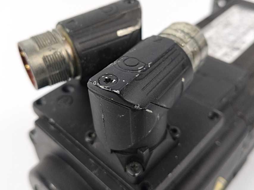 LENZE MCS 09D41-RS0P1-A14N-ST5800N-R08U 15137420 Servo Motor 320V 2.3A