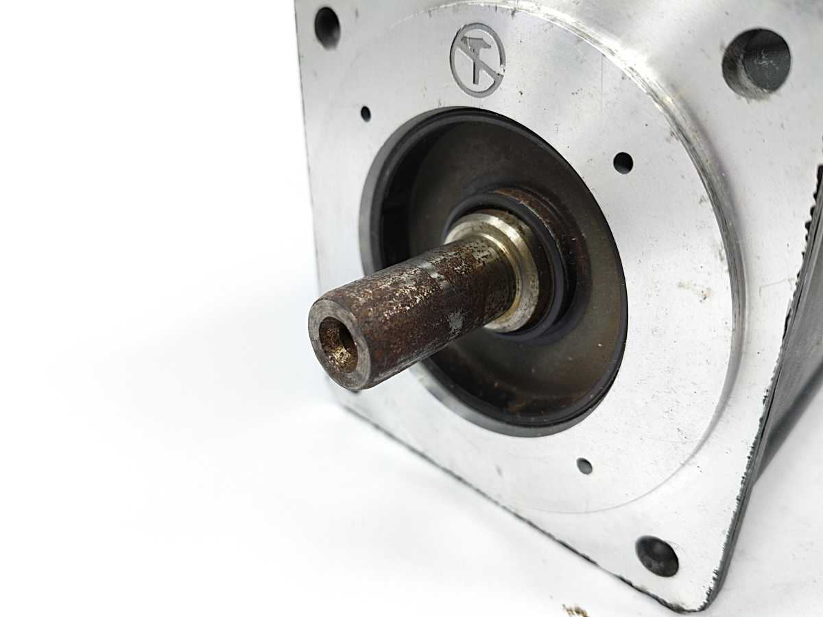 LENZE MCS 09H41-RS0B0-A14N-ST6S00N-R0SU 15049163 Servo Motor 300V 3.4A