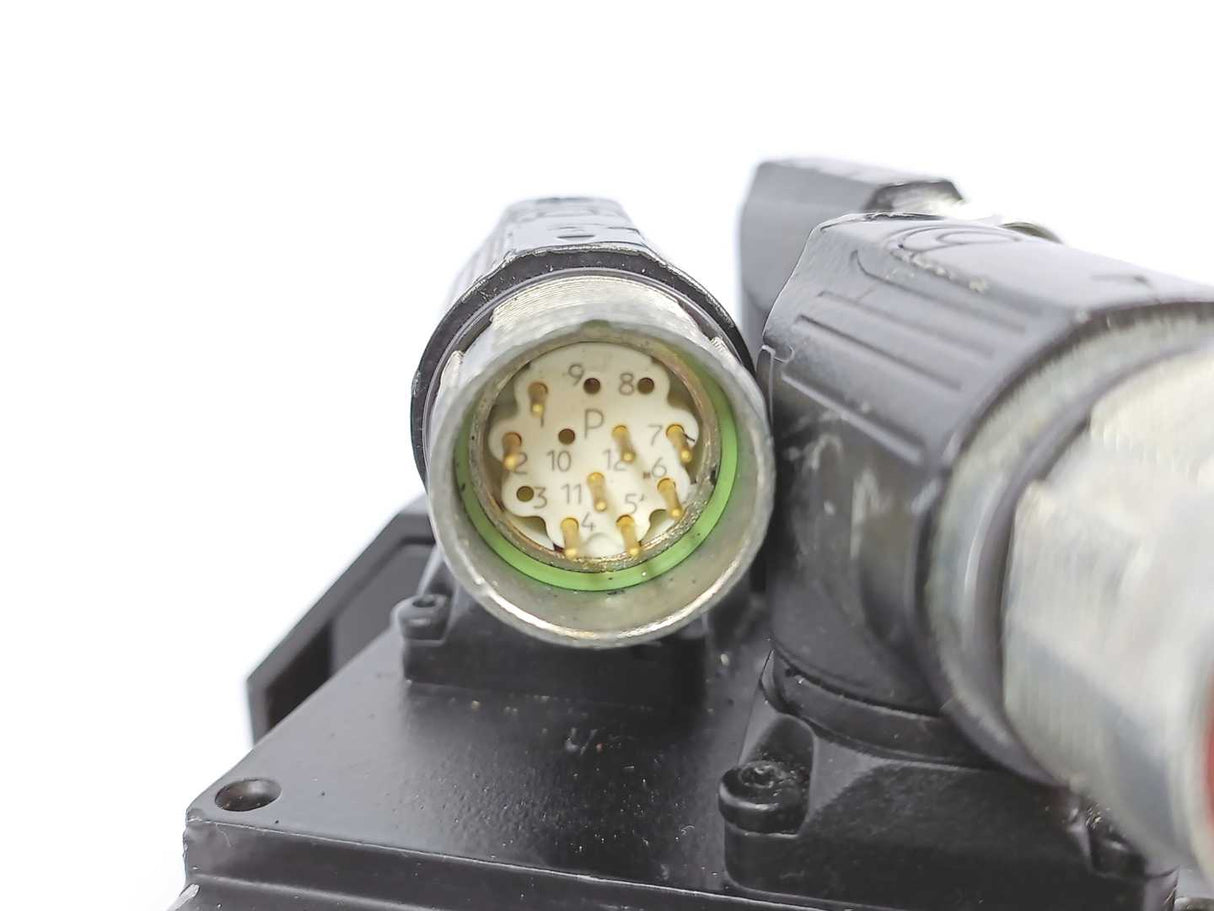 LENZE MCS 12L39-RS0B0-B19N-ST5F10N-R0SU 13483586 Servo Motor 295V w/ 4656 EZ