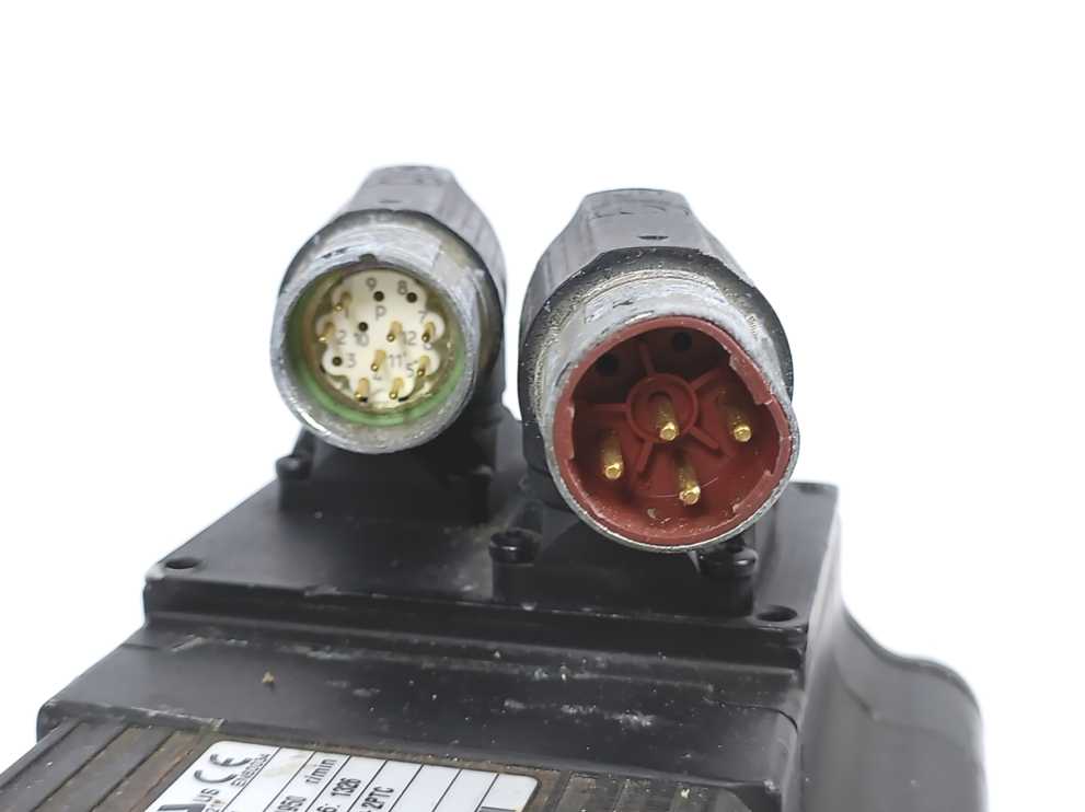 LENZE MCS 12L20-RS0B0-B19N-ST6S00N-R0SU 15070909 Servo Motor 330V 5.9A