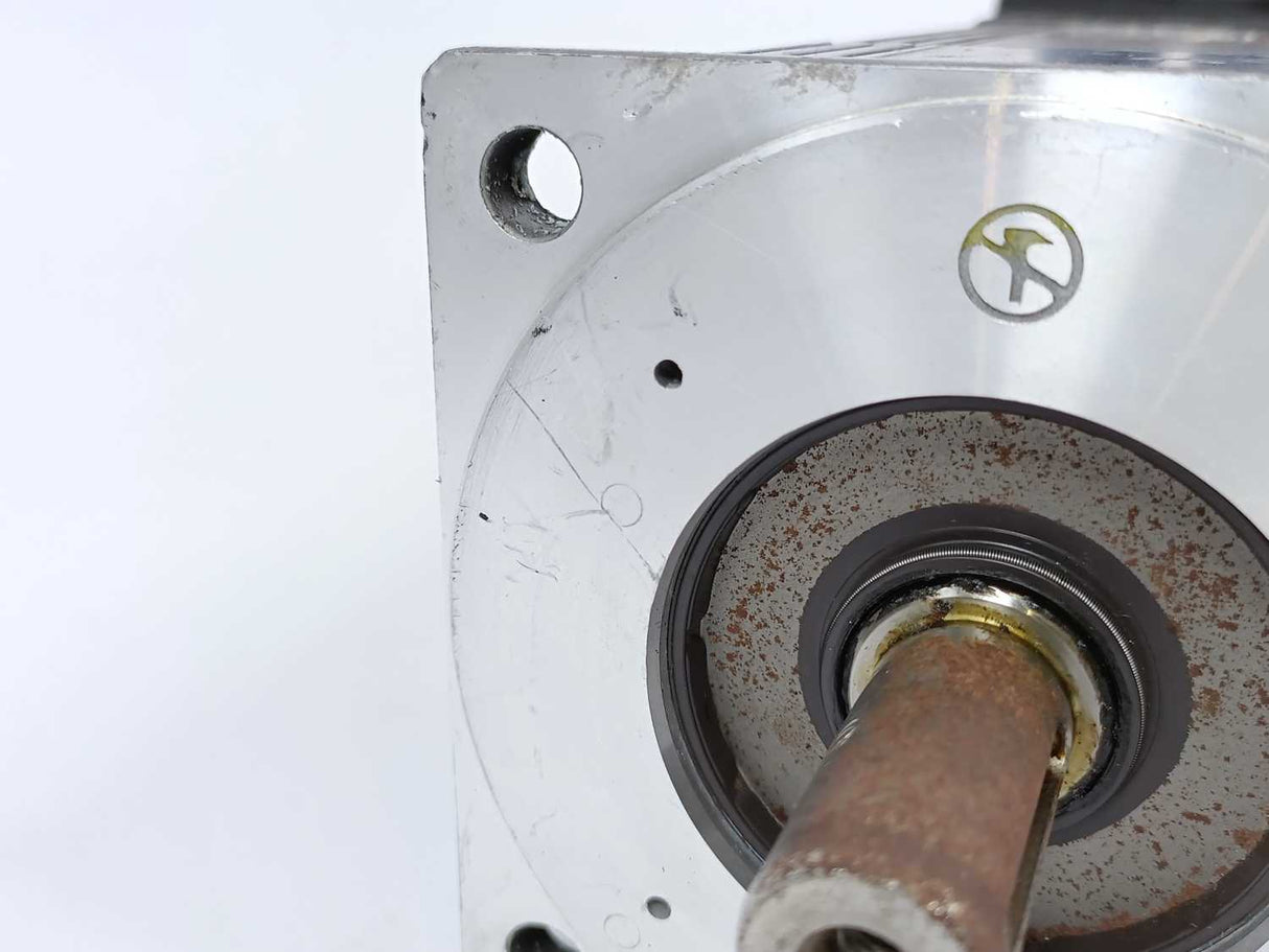 LENZE MCS 12L20-RS0B0-B19N-ST6S00N-R0SU 15070909 Servo Motor 330V 5.9A