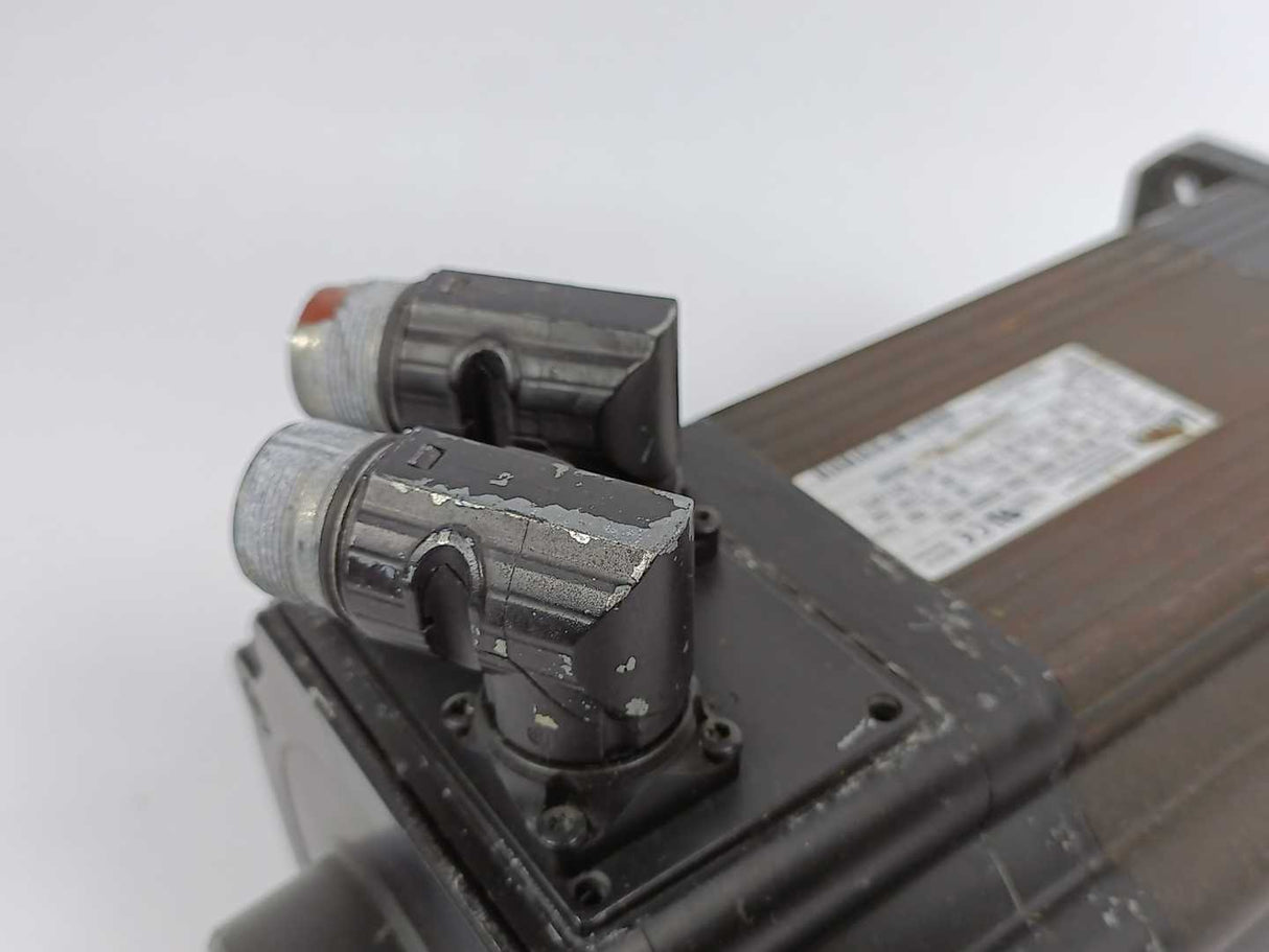 LENZE MCS 14L15-RS0b0-B24N-ST5S00N-R0SU 15003660 Servo Motor 315V 9.7A