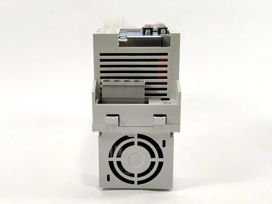 LENZE ECSEM008C4B Servo Axis Module