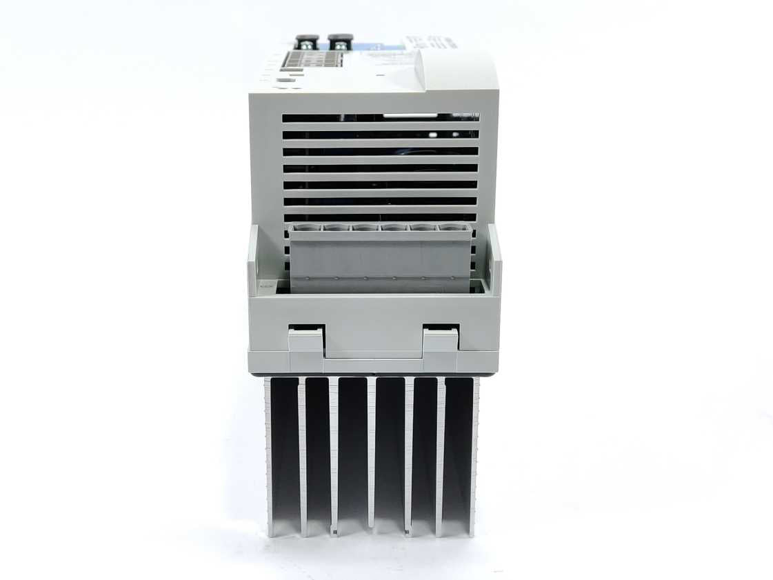 LENZE ECSEM008C4B Servo Axis Module