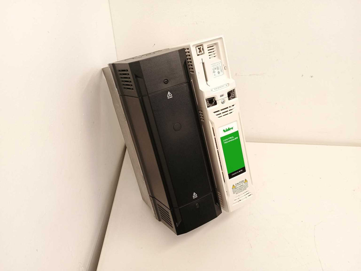 NIDEC / Control Techniques M700-06400350A Inverter Drive 15/18,5kW