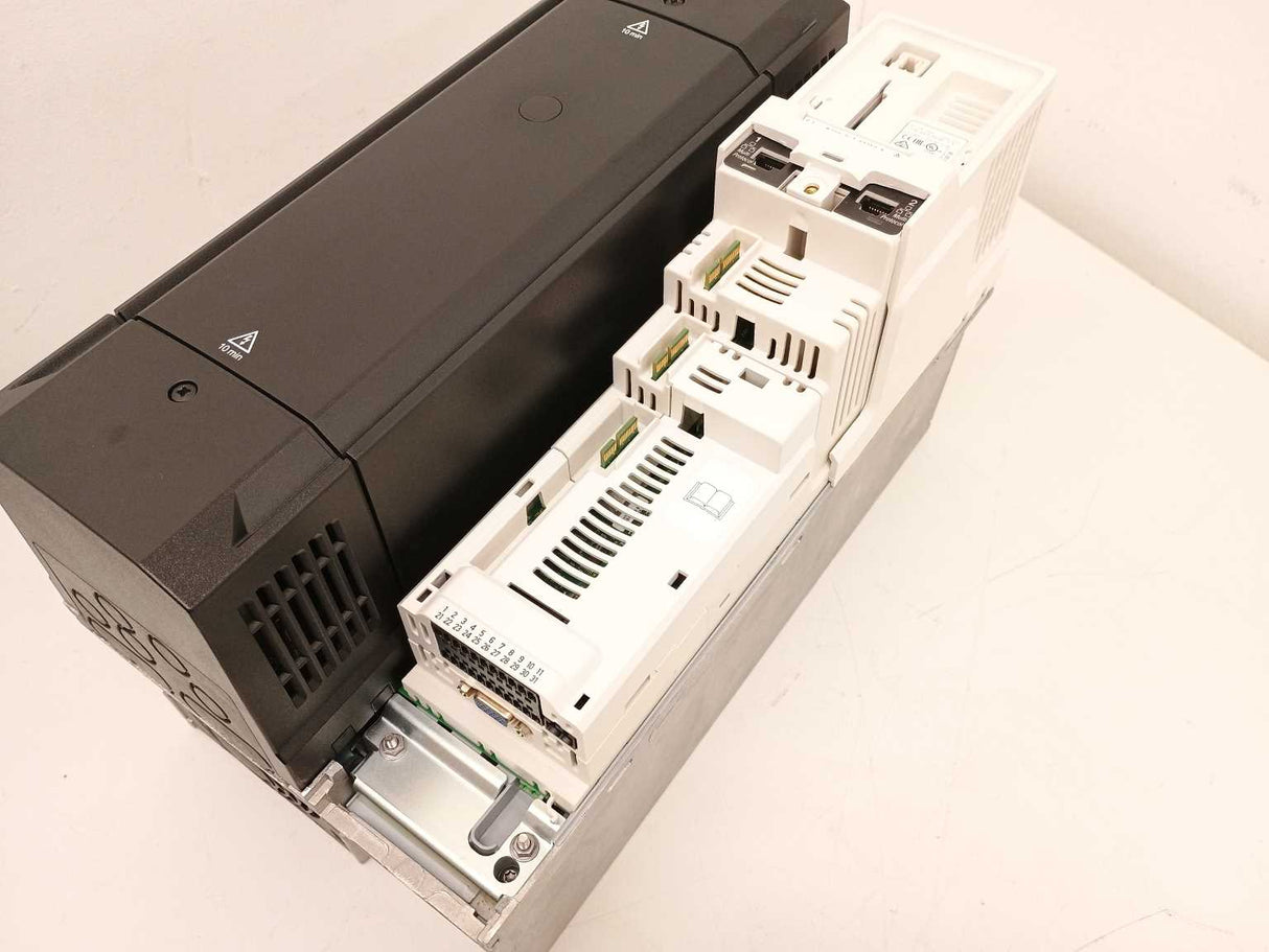 NIDEC / Control Techniques M700-06400350A Inverter Drive 15/18,5kW