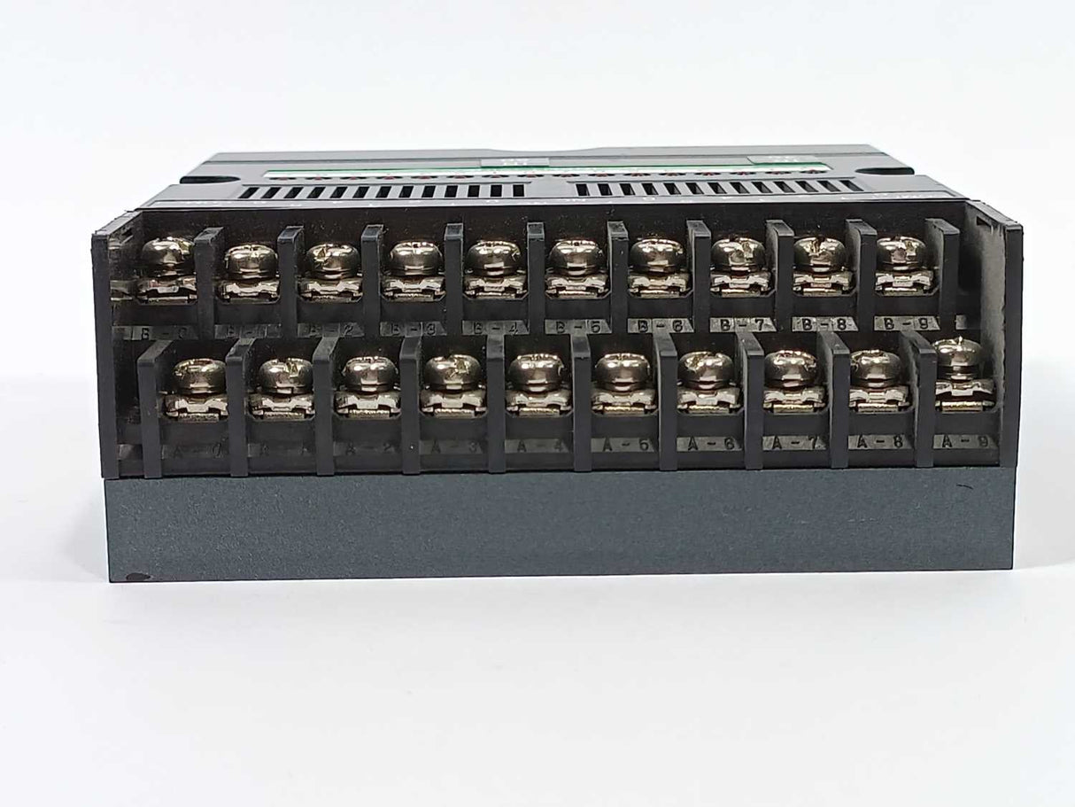 Idec Izumi Corp. PFJ-N162U FA-1J 16-DC Input Unit (SINK)