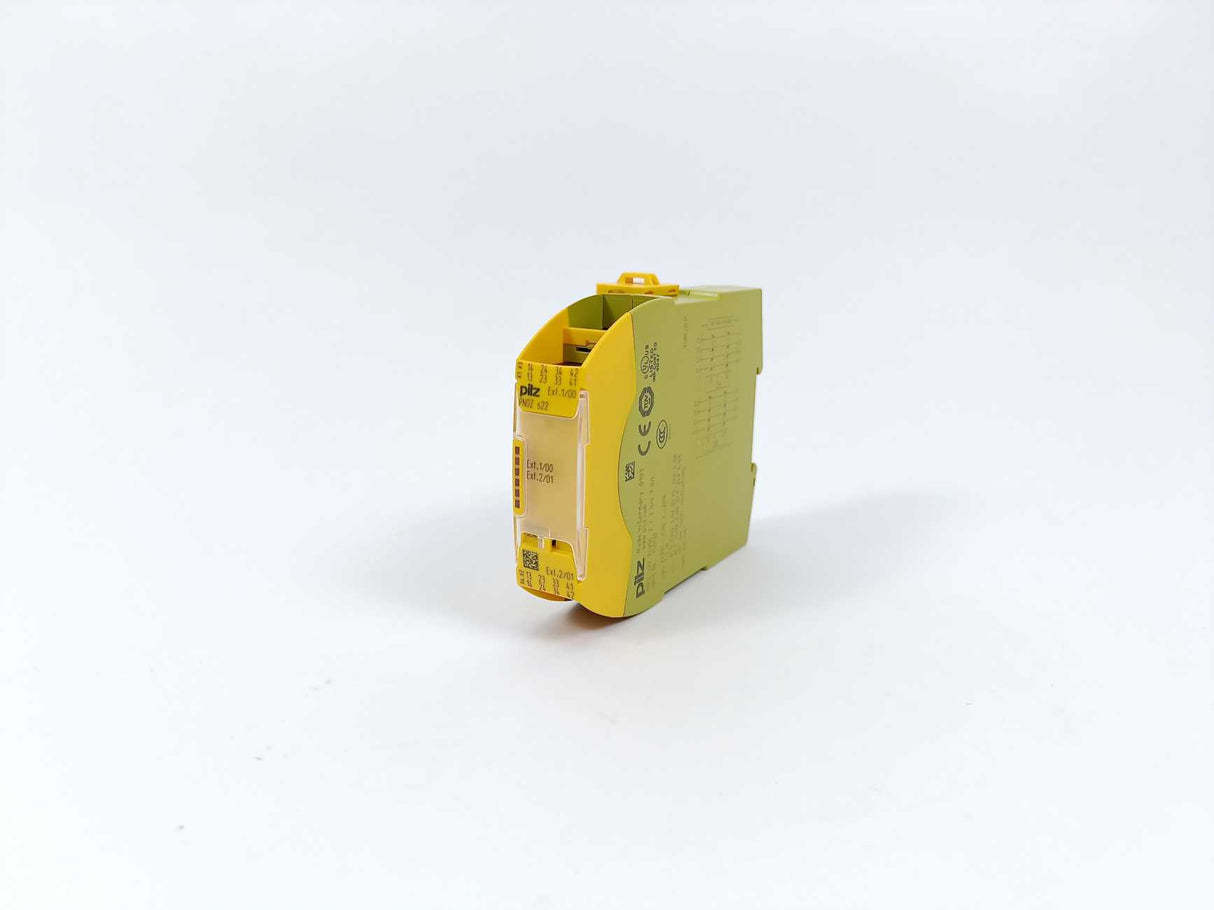 Pilz 750132 PNOZ s22 Safety Relay, connectors missing