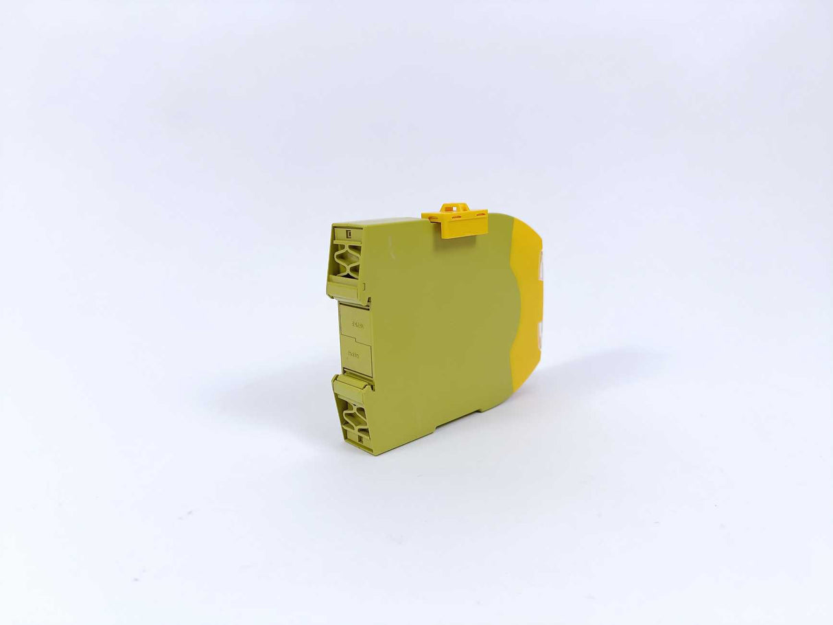 Pilz 750132 PNOZ s22 Safety Relay, connectors missing
