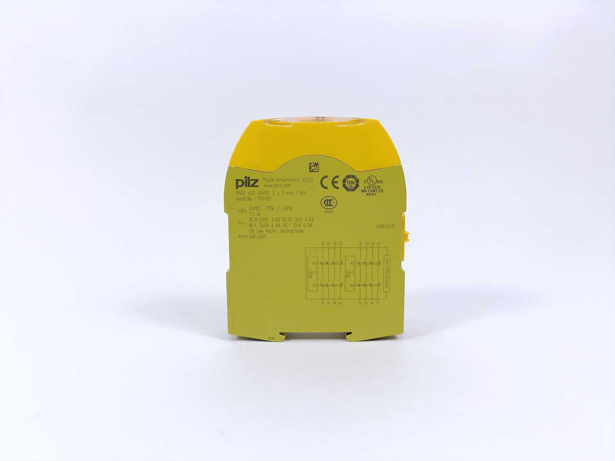 Pilz 750132 PNOZ s22 Safety Relay, connectors missing