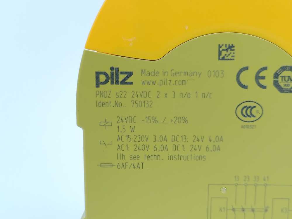 Pilz 750132 PNOZ s22 Safety Relay, connectors missing