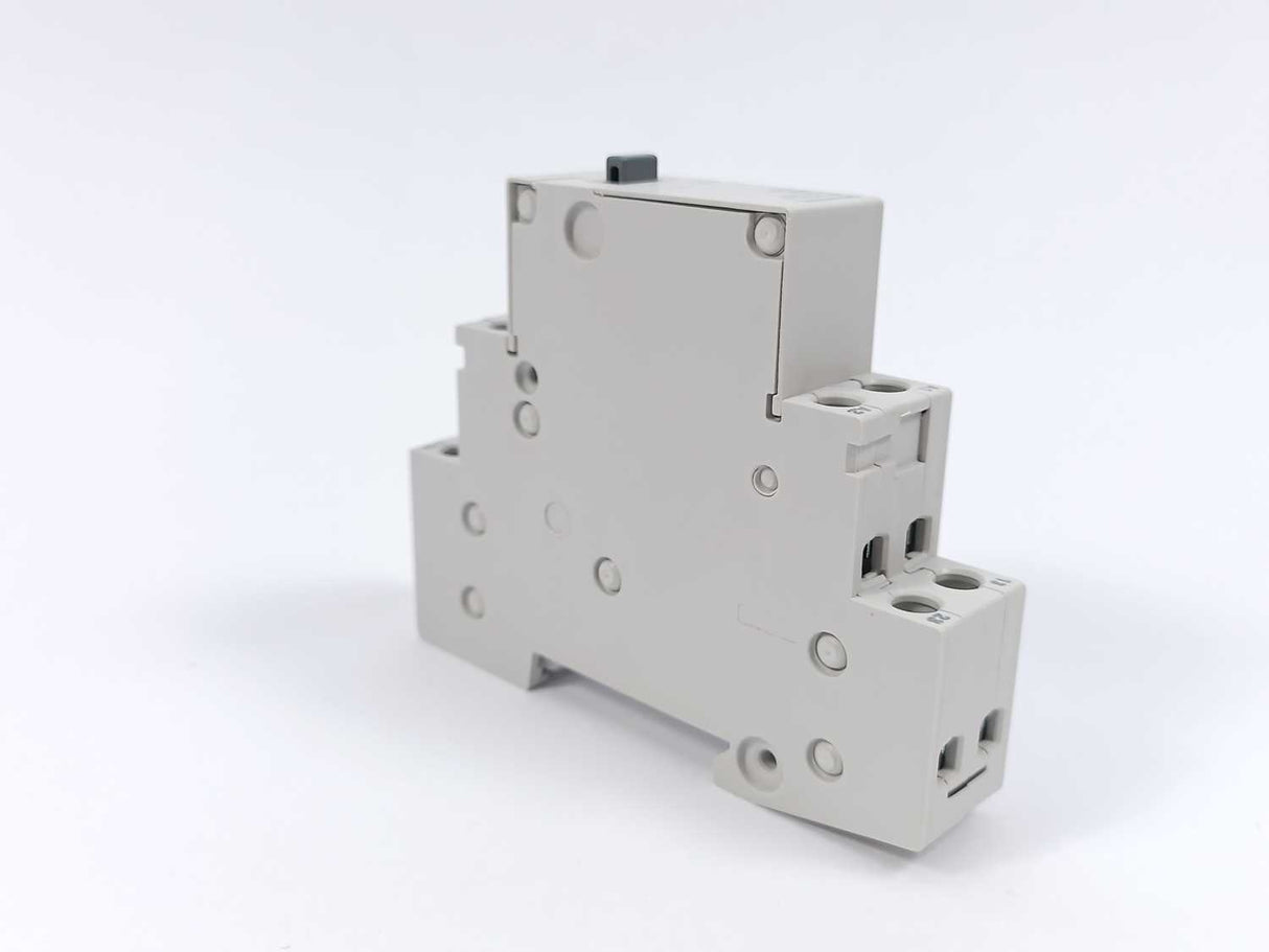 Siemens 5TT4 202-0 Switching Relay