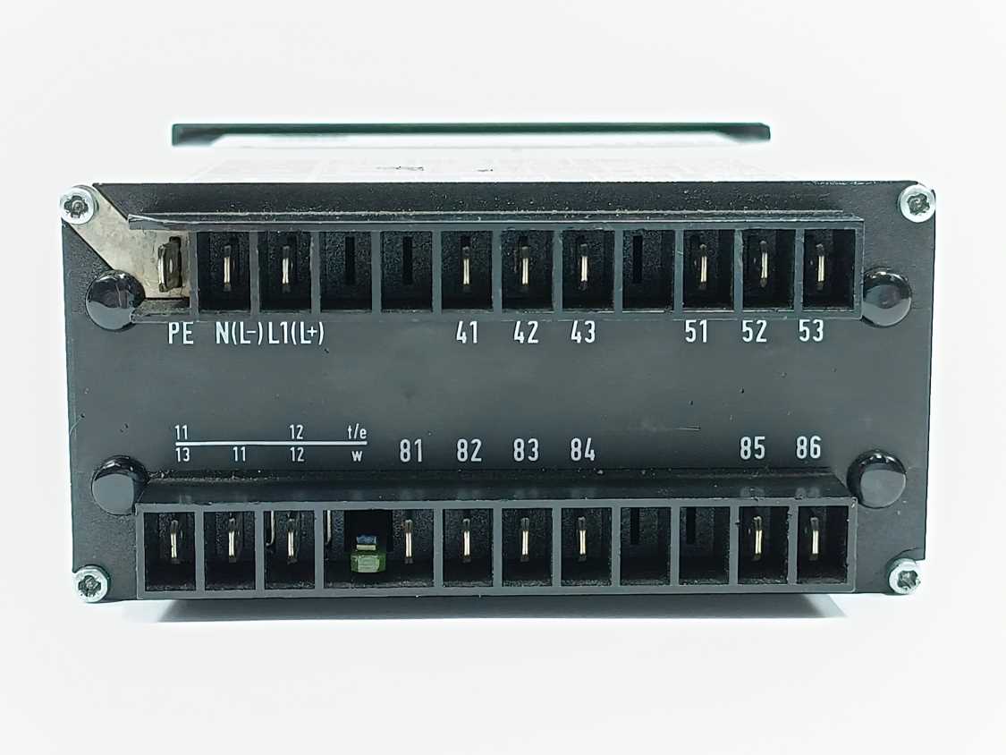 Jumo DTP-08Q/2-001-59-0 dTRON 08 Microprocessor Controller