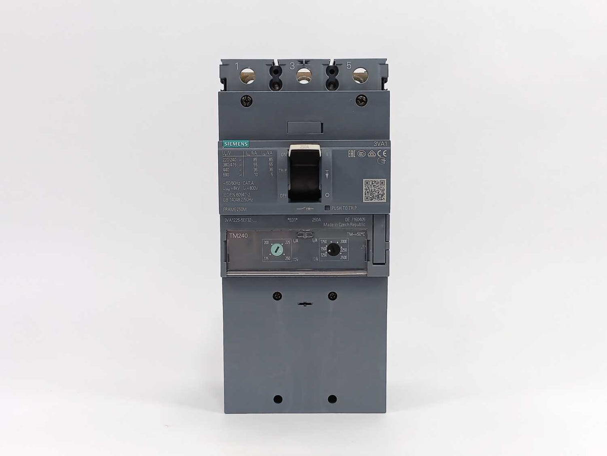 Siemens 3VA1225-5EF32-0AA0 Molded case circuit breaker w/ Connector extensions