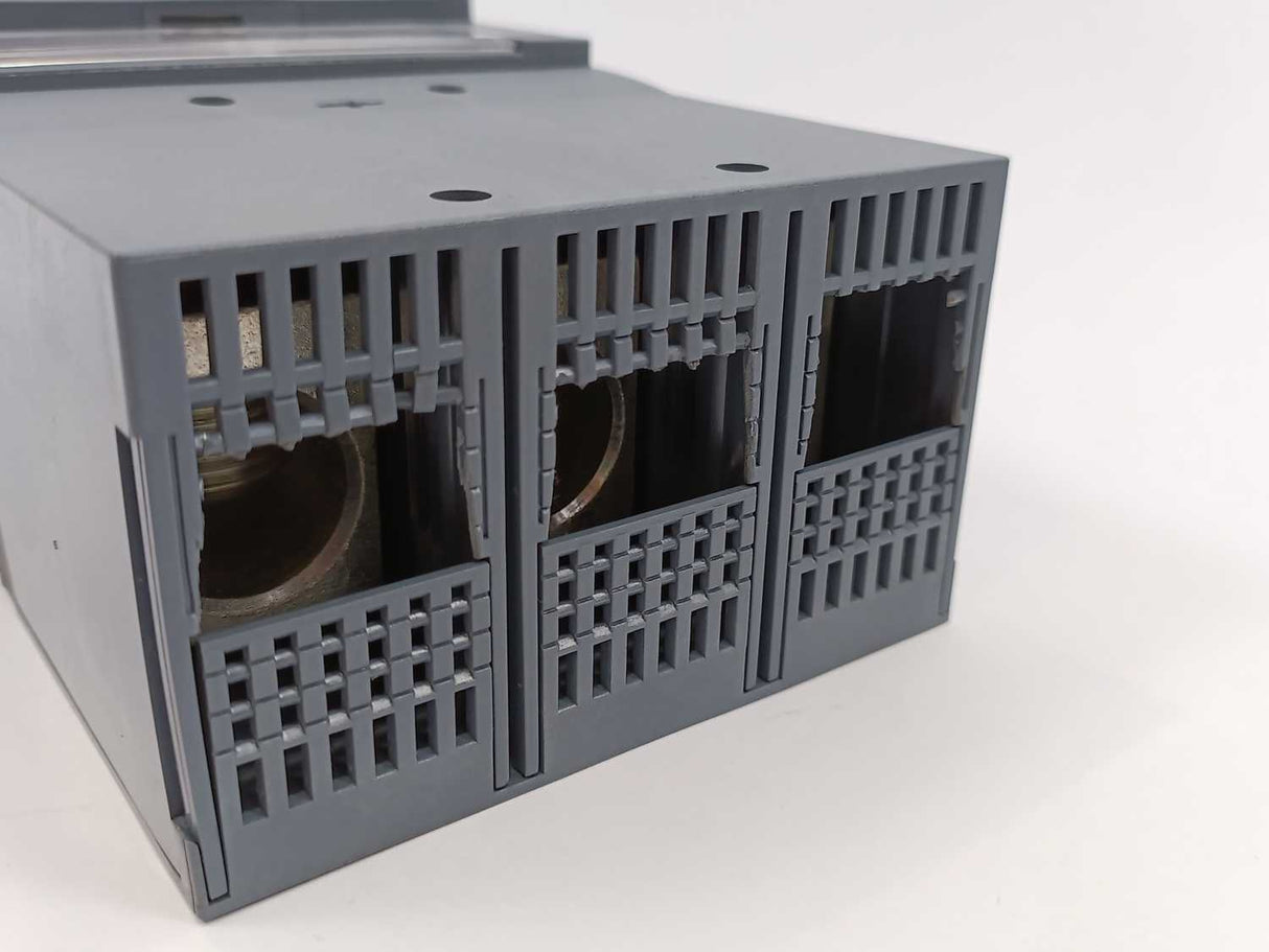 Siemens 3VA1225-5EF32-0AA0 Molded case circuit breaker w/ Connector extensions