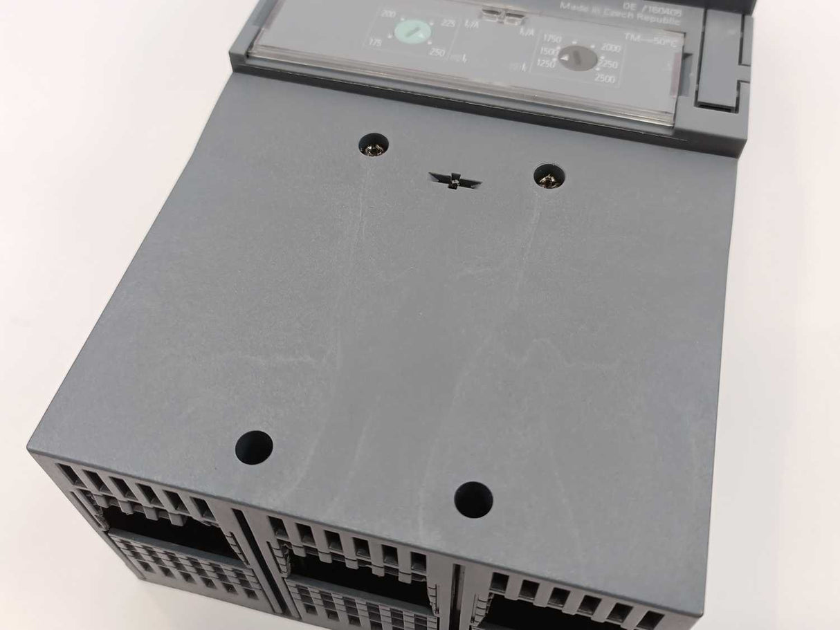 Siemens 3VA1225-5EF32-0AA0 Molded case circuit breaker w/ Connector extensions