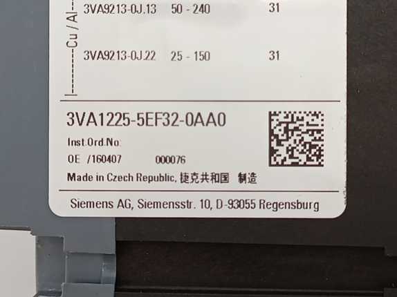 Siemens 3VA1225-5EF32-0AA0 Molded case circuit breaker w/ Connector extensions