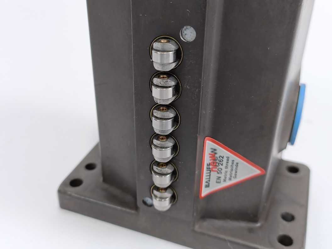 BALLUFF LR50067 BNS819-06-R12-100-10-FD DIN 43697
