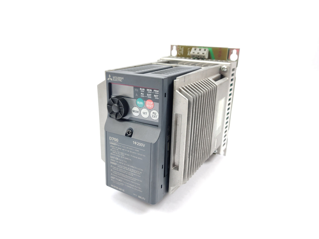 Mitsubishi FR-D720S-042-EC w/ metal frame, 200V D700