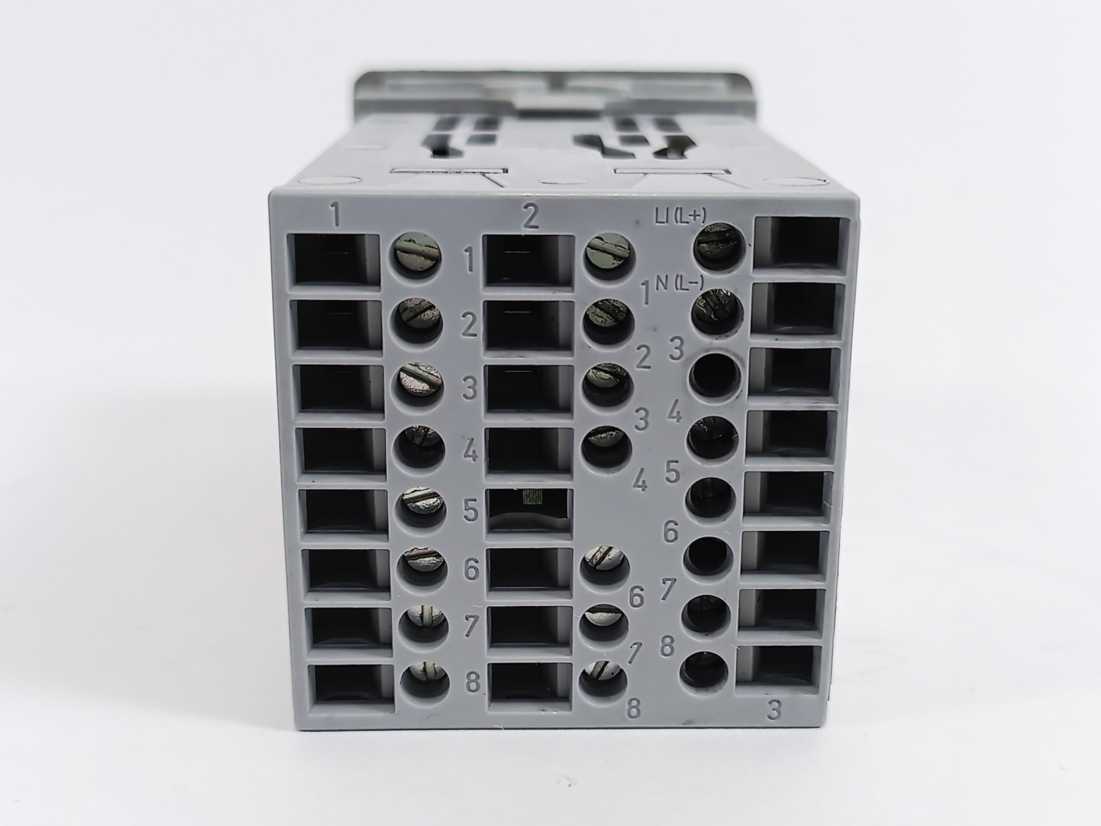 Jumo 703041/181-200-25/000,061 Temperature Controller 20...30V, 48...63 Hz