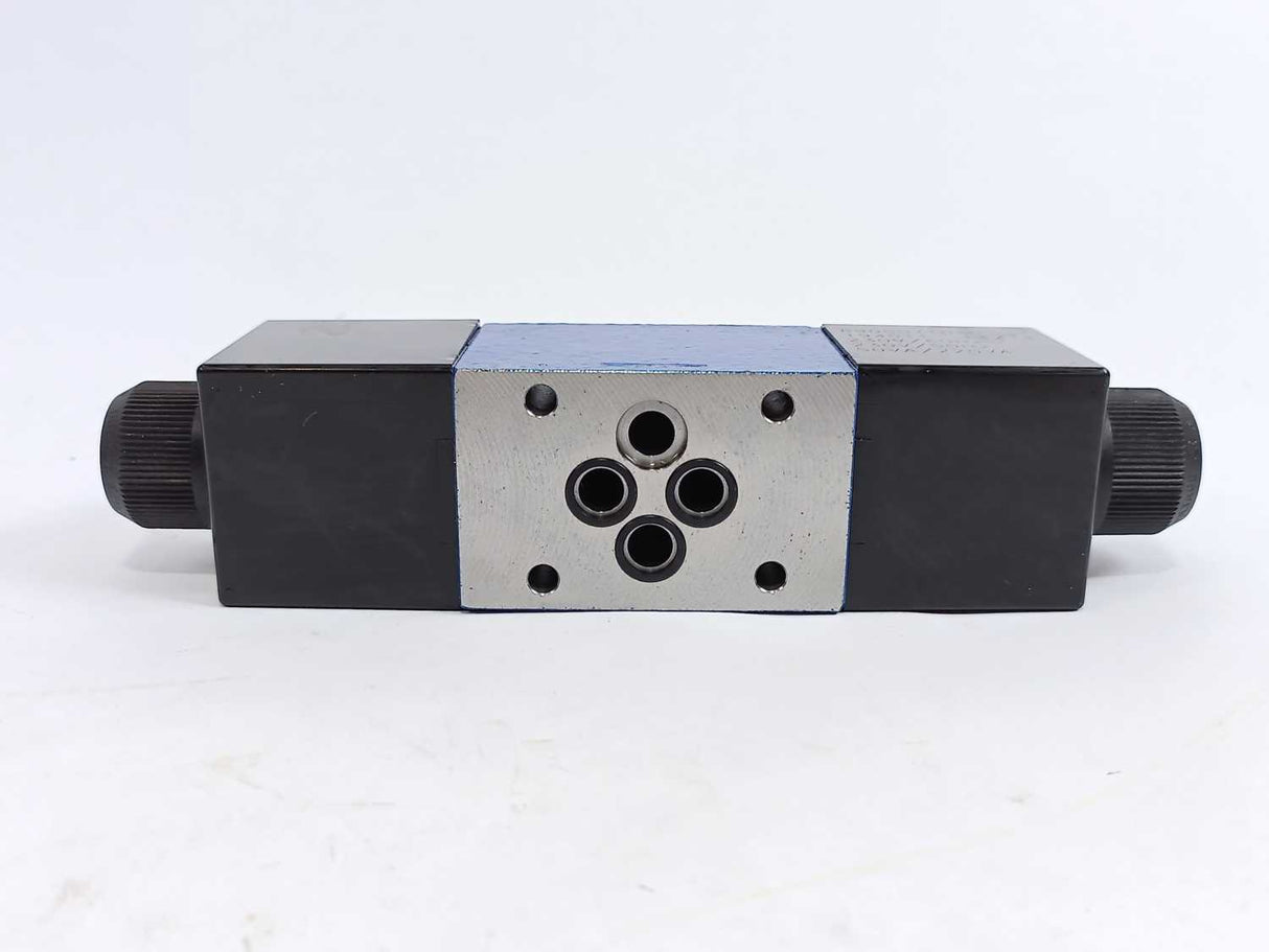 Rexroth R900912492 4WE6E62/EW230N9K4 Directional Spool Valve