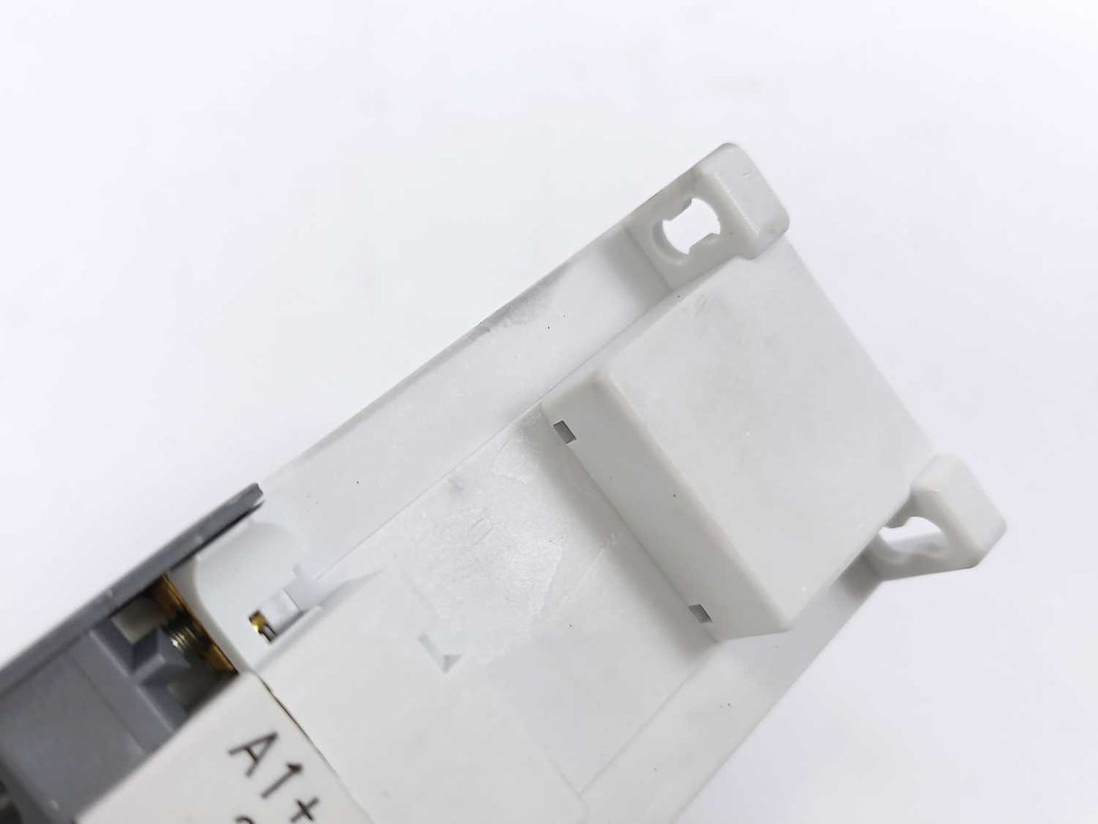 ABB 1SBH143001R8144 NL44E-81 Contactor w/ R81 24VDC Coil