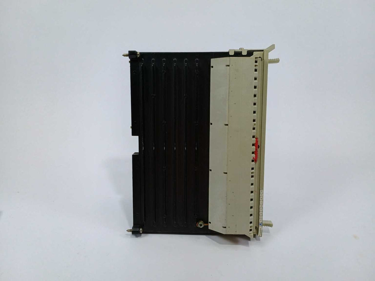 Siemens 6ES5456-6AA11 SIMATIC S5 456 DIGITAL OUTPUT MODULE w/6ES5741-0AC21