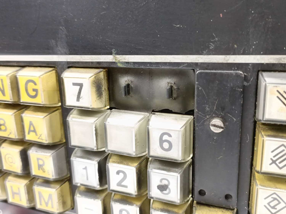 Siemens 548 021.9010.01 SINUMERIK System 8 Operator Panel