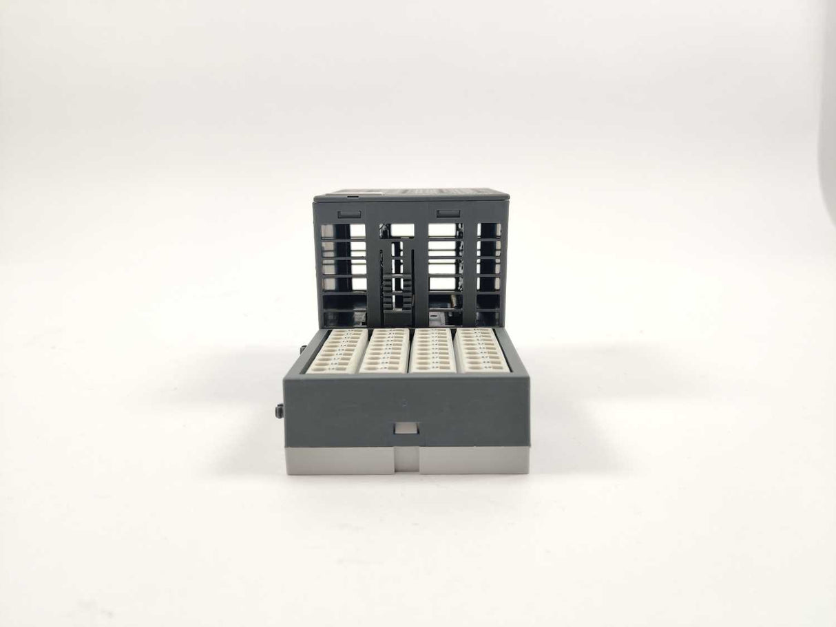 ABB 1SAP240100R0001 DC532-B7 Digital Input/Output Module
