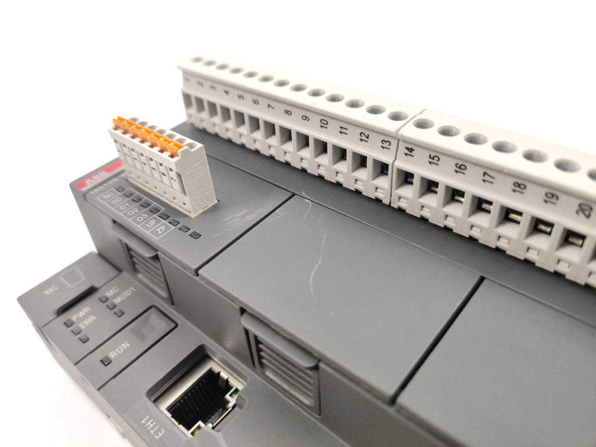 ABB 1SAP124000R0072 PM5052-T-ETH Processor module. Memory 4MB.