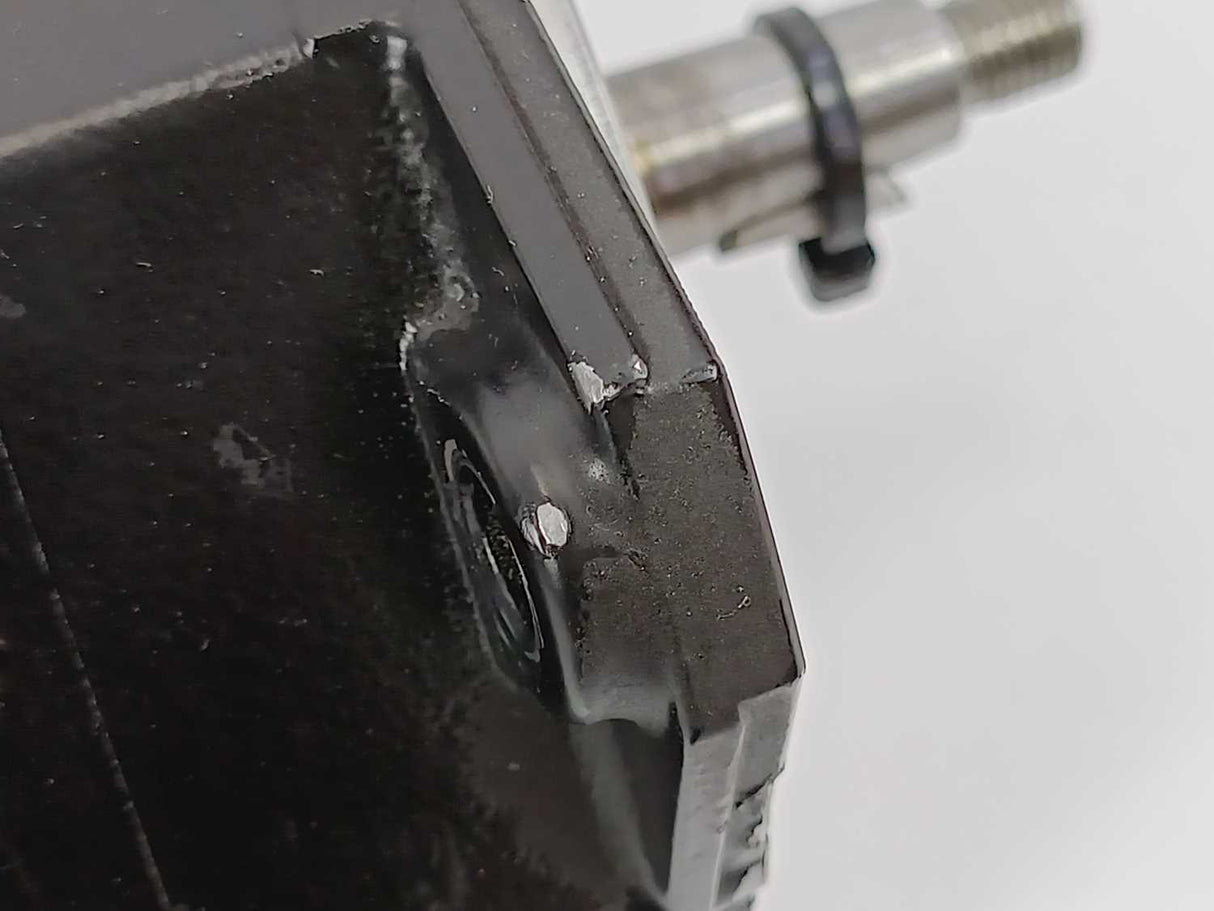 Fanuc A06B-0127-B075 AC Servo Motor a6/2000 1.0kW. Defective