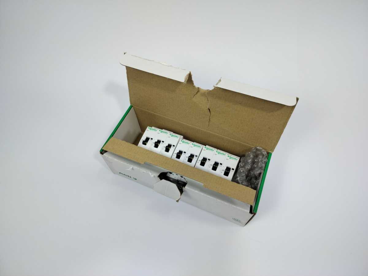 Schneider Electric A9C23712 Contactor iCT 16A 2NO 230VAC on/off 8 Pcs box.