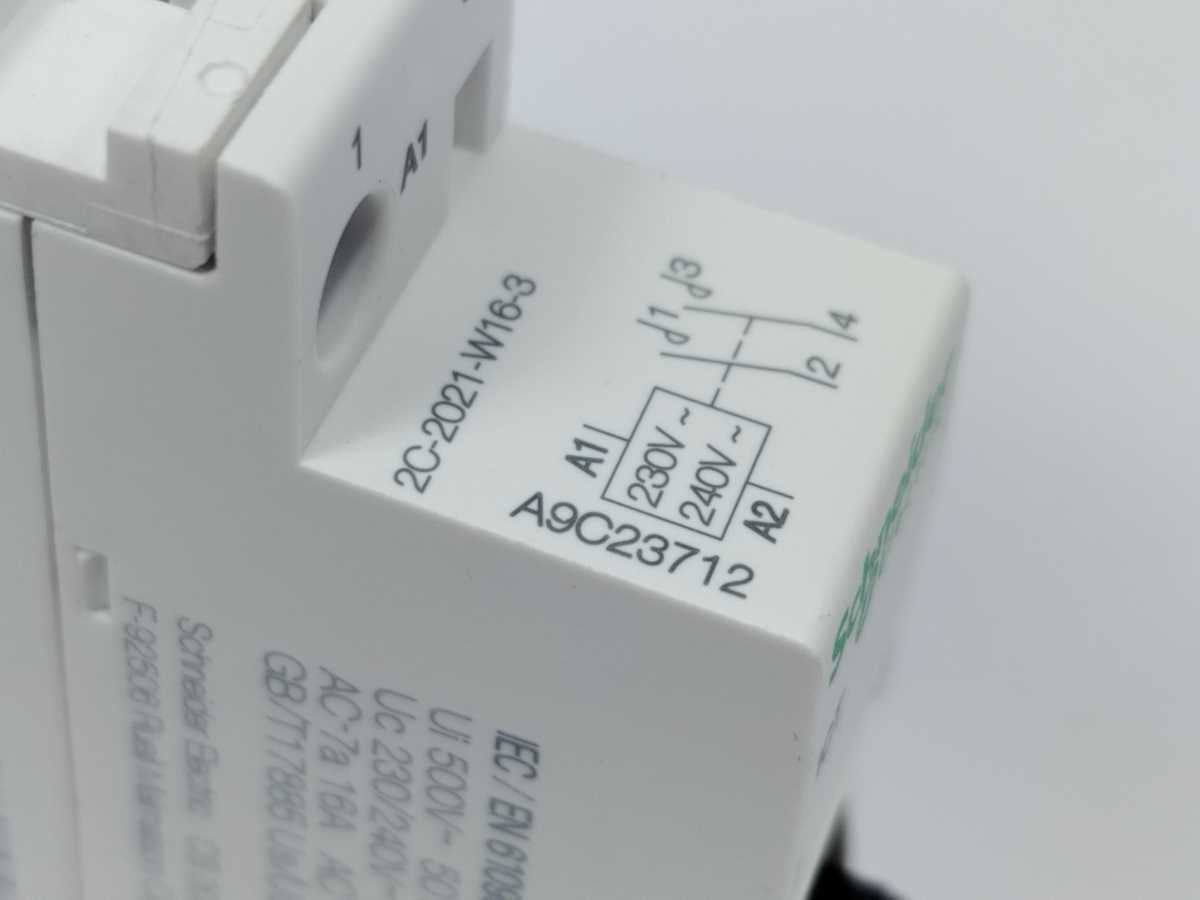Schneider Electric A9C23712 Contactor iCT 16A 2NO 230VAC on/off 8 Pcs box.
