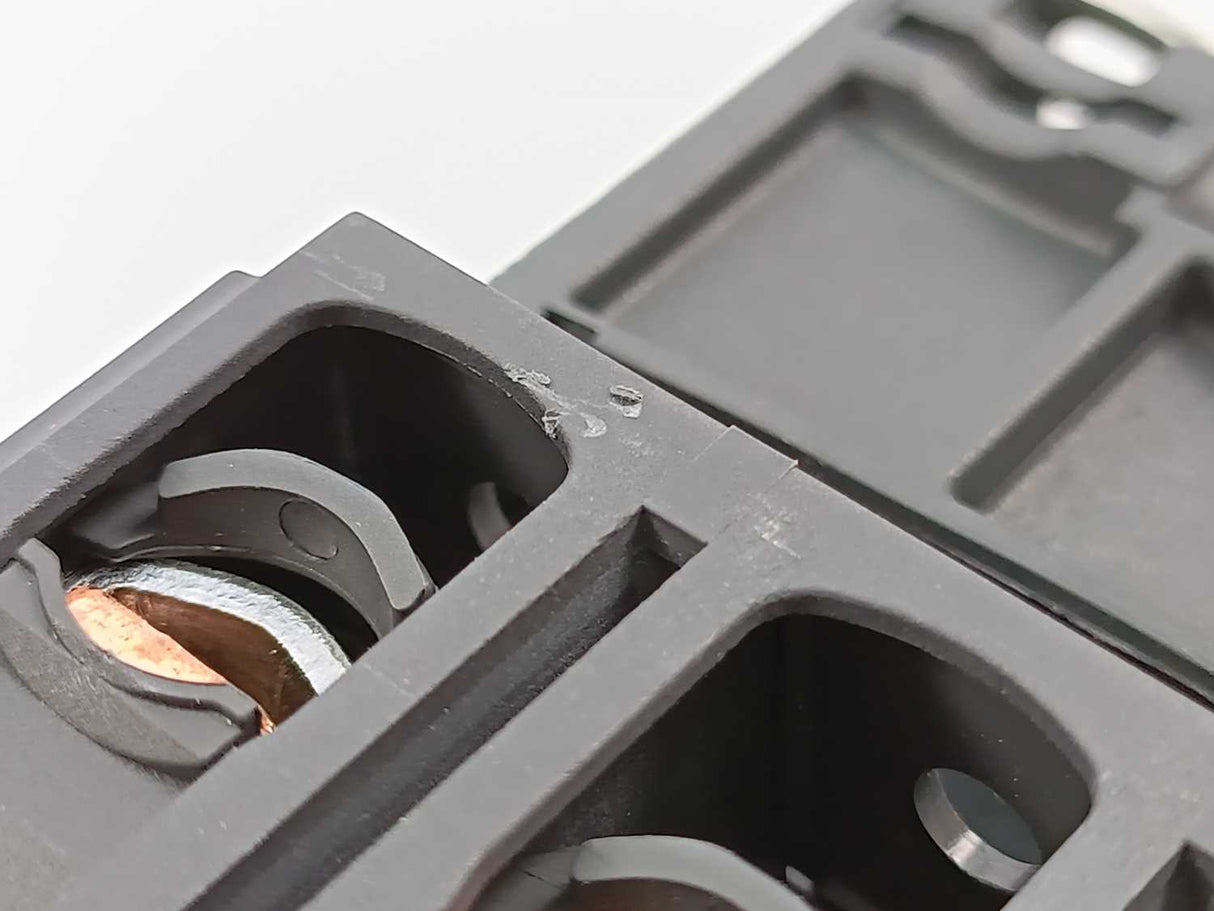 Schneider / Telemecanique LC1D40A3BD 3 Pole Contactor 440V-40A-24VDC coil