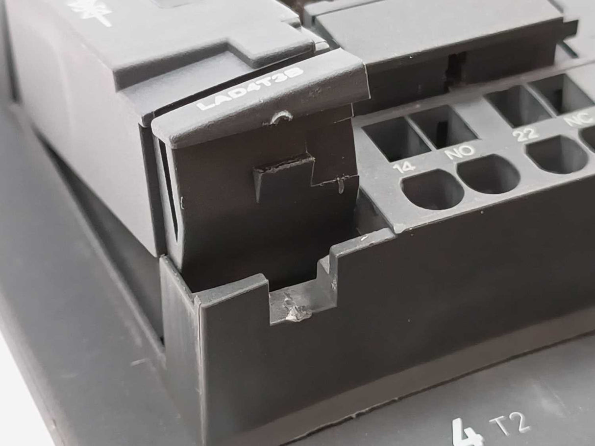 Schneider / Telemecanique LC1DT60A3BD 4 Pole Contactor 440V 60A 24VDC Coil