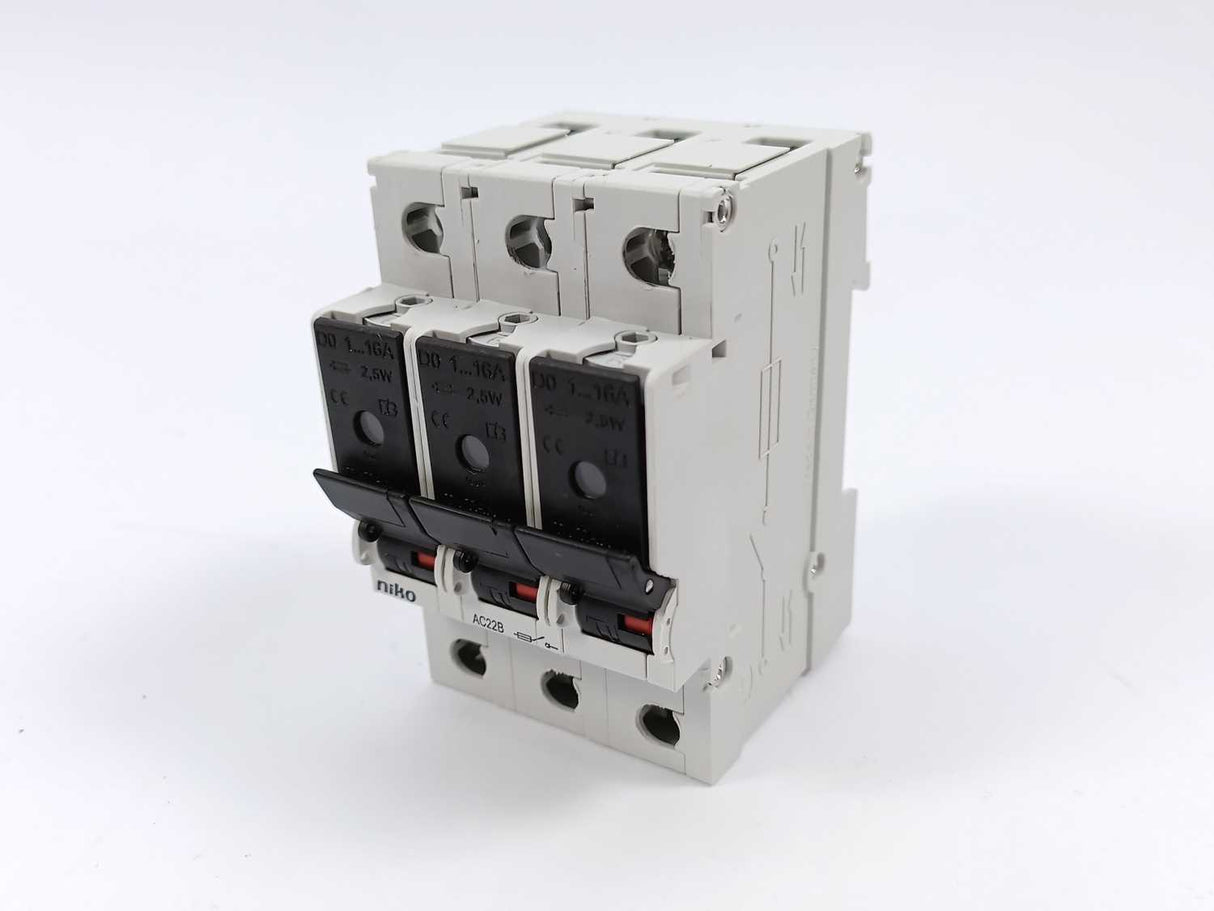 Niko / Servodan 61-013 Group Switch 2-16 A, 3 pol.