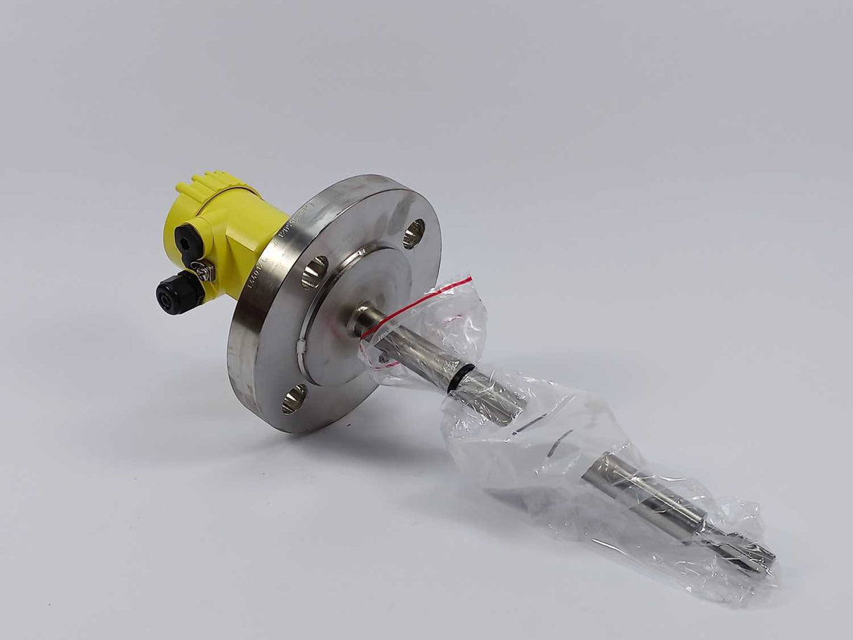 Vega VEGASWING 63 Liquid vibrating level switch 287mm, mounted not used.