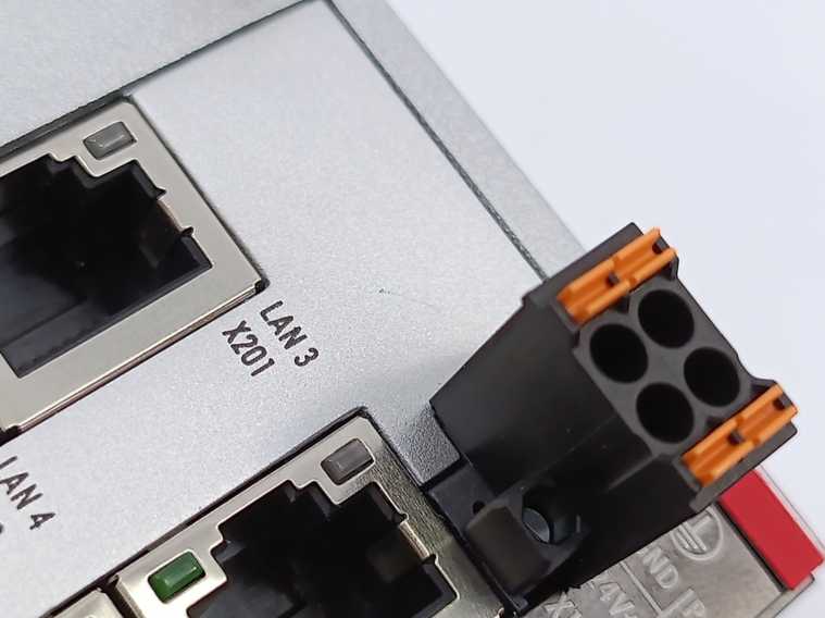 Beckhoff C6017-0010 Ultra-compact Industrial PC serial: 000sbmf3