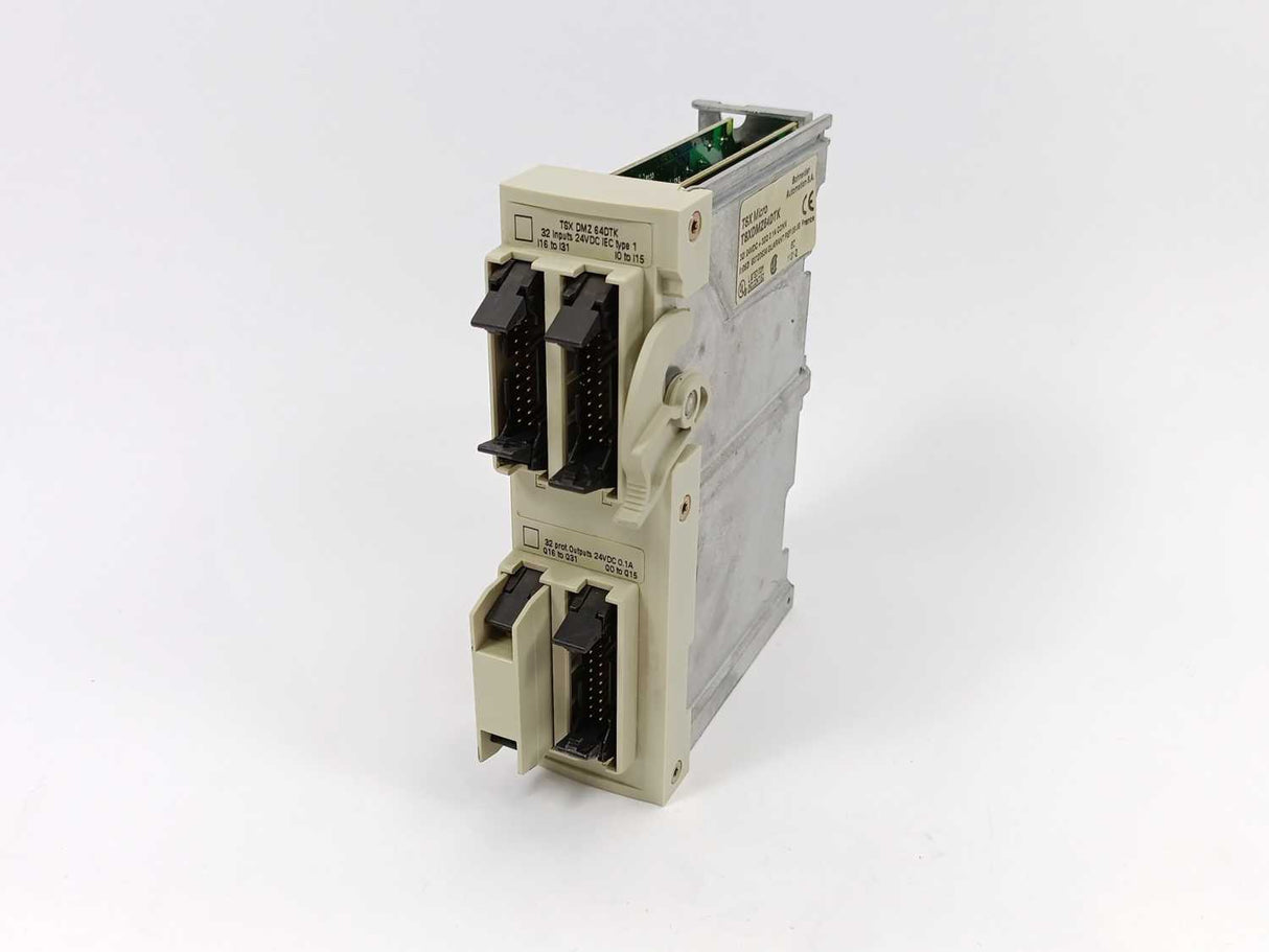 Schneider Automation TSXDMZ64DTK 32I 24VDC + 32Q 0.1A CONN