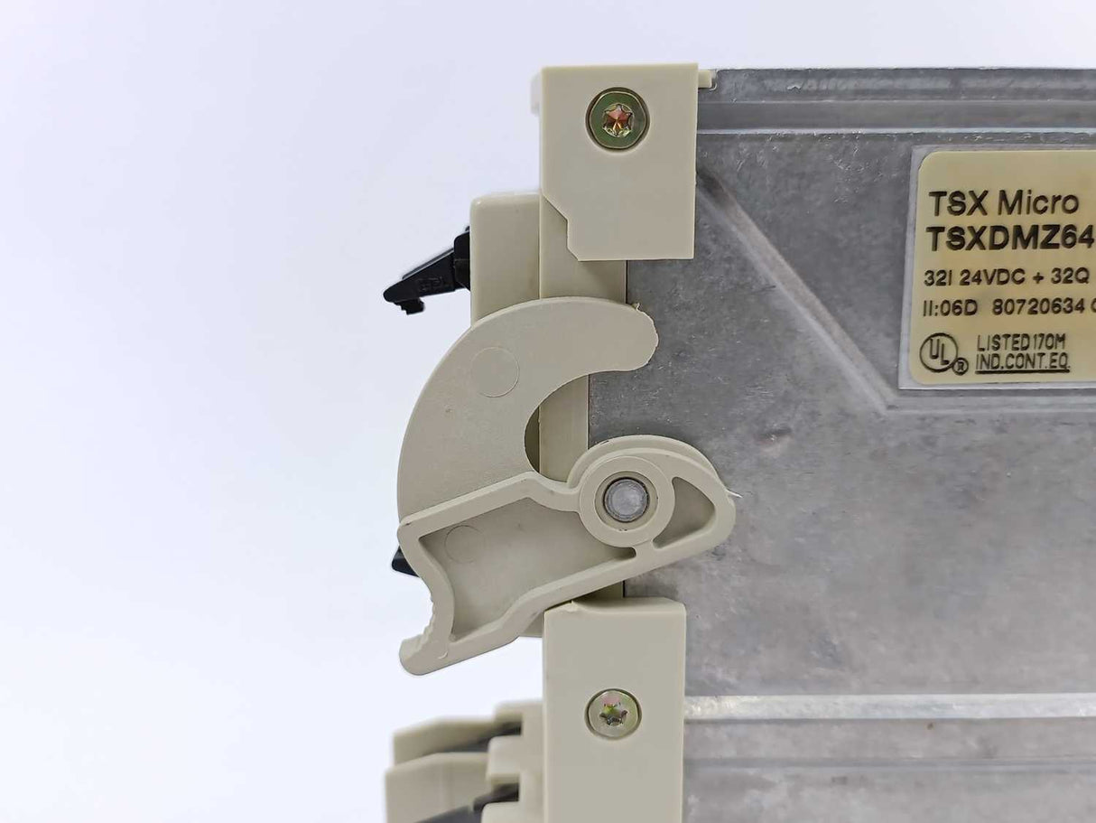 Schneider Automation TSXDMZ64DTK 32I 24VDC + 32Q 0.1A CONN