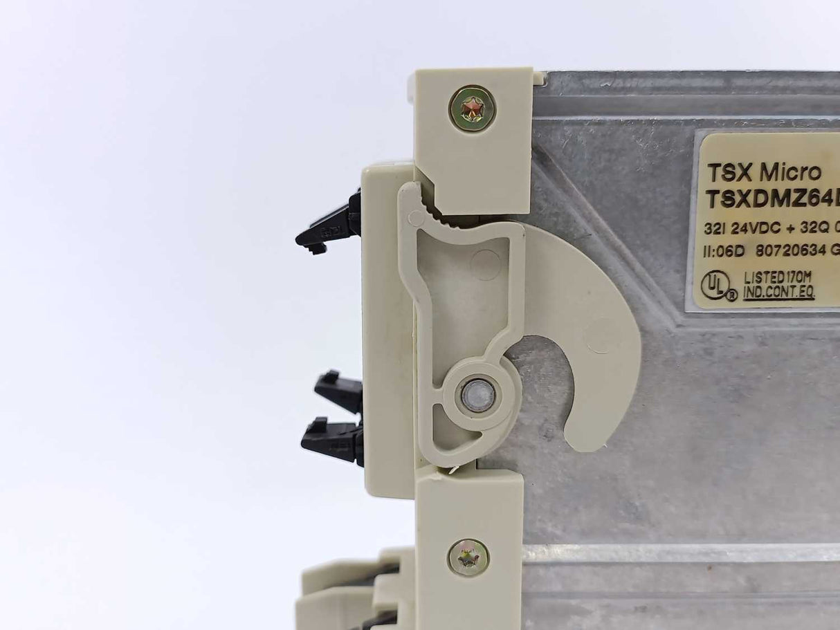 Schneider Automation TSXDMZ64DTK 32I 24VDC + 32Q 0.1A CONN
